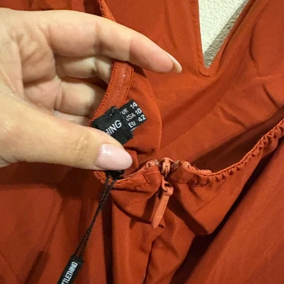 PrettyLittleThing Strapless Dress in Rich Rust - Picture 6 of 7